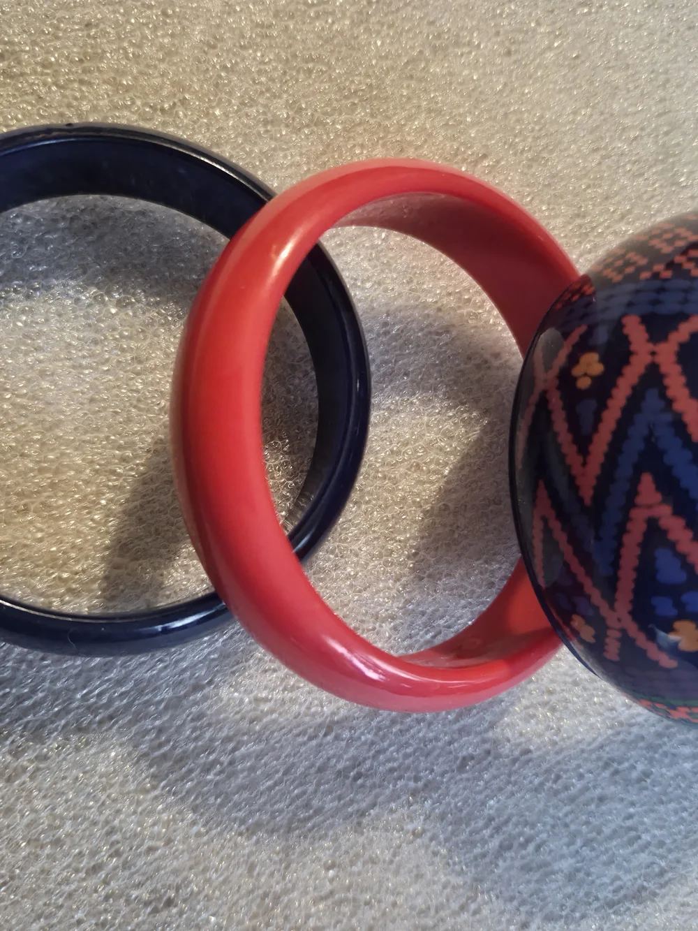 VTG 80'S Patterned and Solid Bangle Set - Navy, Red, Black 3PC